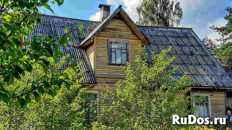 Бревенчатый дом на участке 1 гектар рядом с красивым озером изображение 3