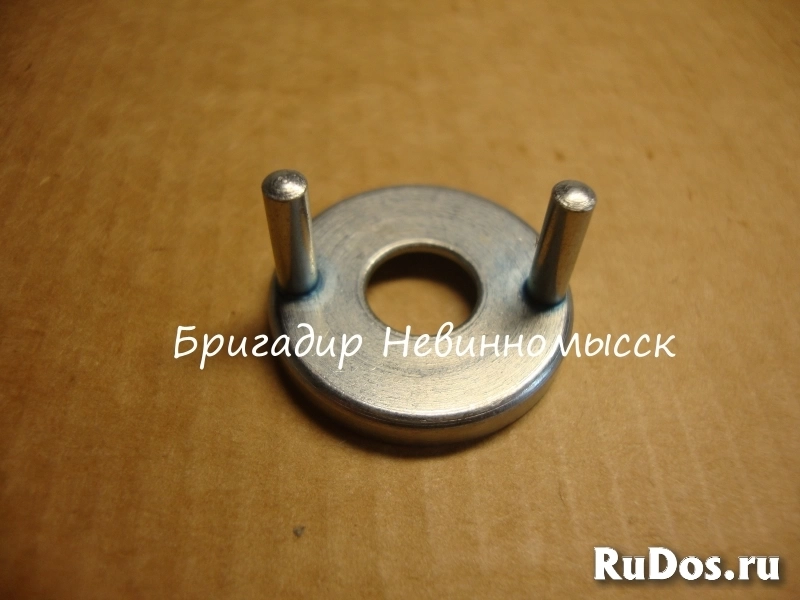 Шайба с 2 штифтами для крепежного комплекта на резчики Husqvarna фотка