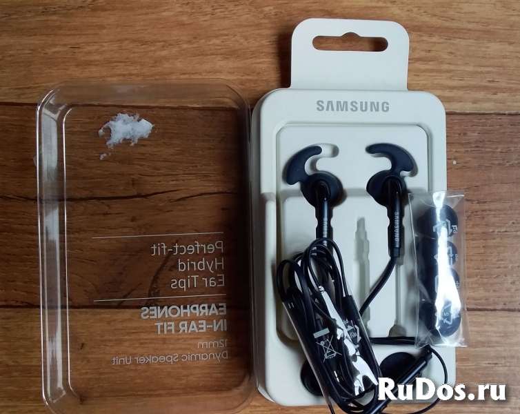 Наушники вставные проводные: стерео и  моно фото