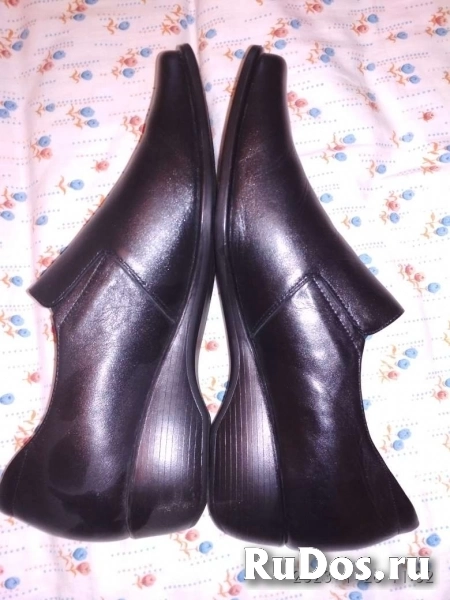 продам новые женские туфли весна-осень кожа 40 размер на танкетке фотка