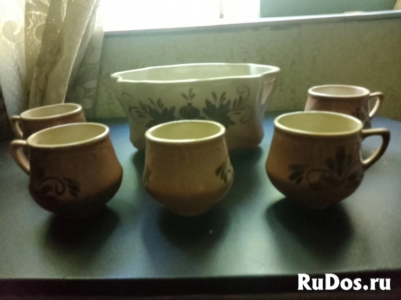 Ваза и чашки чайные. фотка