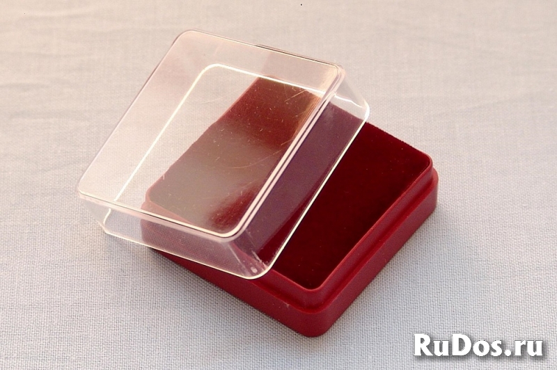 Пластиковые футляры для значков, медалей, флешек фотка