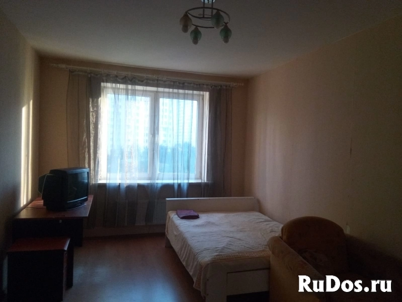 Сдам большую однокомнатную квартиру в новом доме. фотка