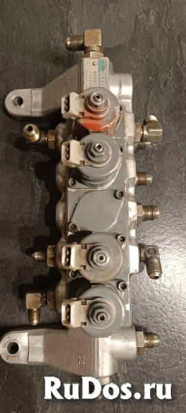 Клапан гидравлический Hitachi 4366960 фото