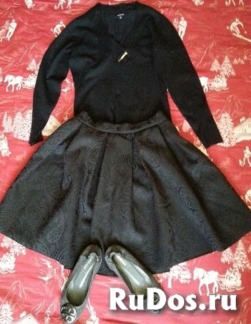 Юбка Acasta , размер 42-44 , полиэстер - 97%, эластан 3% . Новая .  Материал плотный , на сезон более прохладный подходит. фото