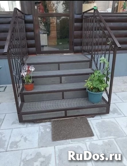 Крыльцо на металлокаркасе с деревянным покрытием. изображение 3