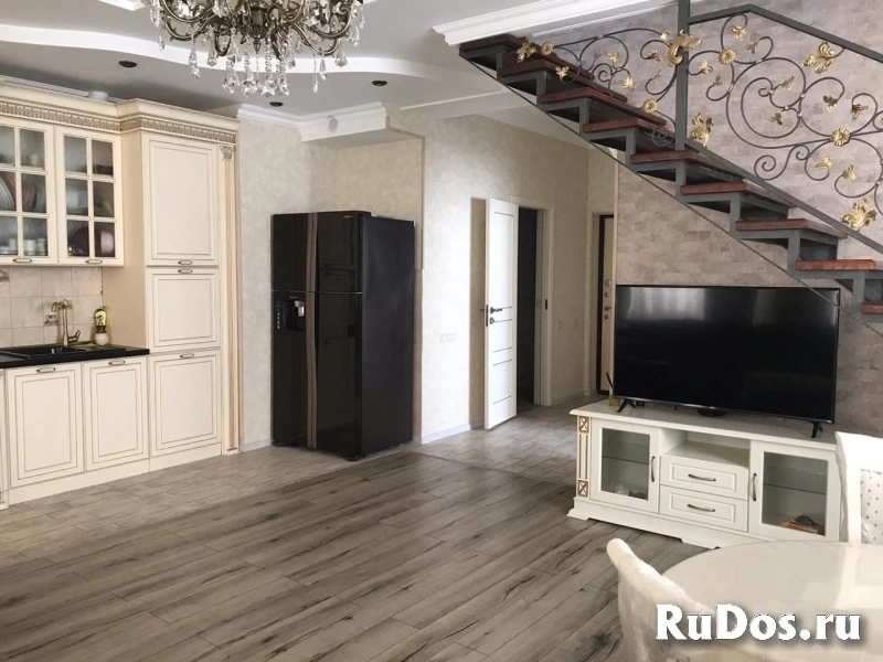 Двухуровневая квартира с евроремонтом, в классическом стиле изображение 3