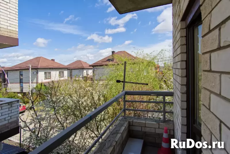 Трёхэтажный дом с террасой и красивым видом в развитом районе Краснодара изображение 4