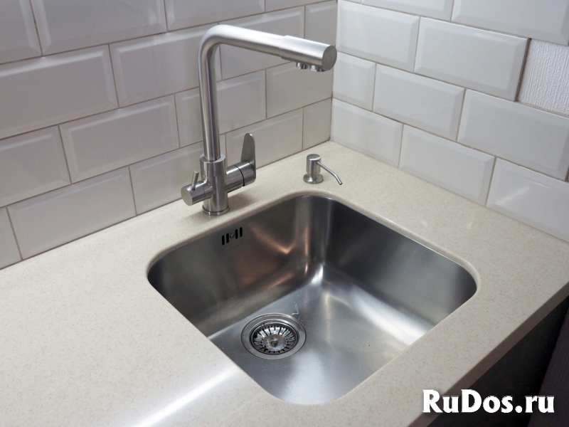 Компактная кухня до потолка c профилем Gola изображение 7