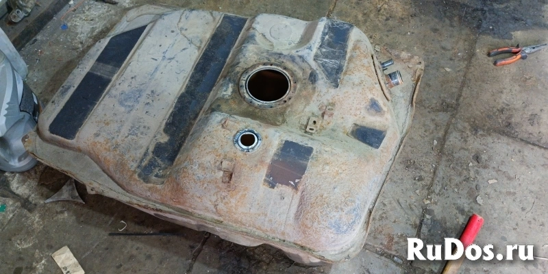 Бензобак Toyota Land Cruiser 100 фотка