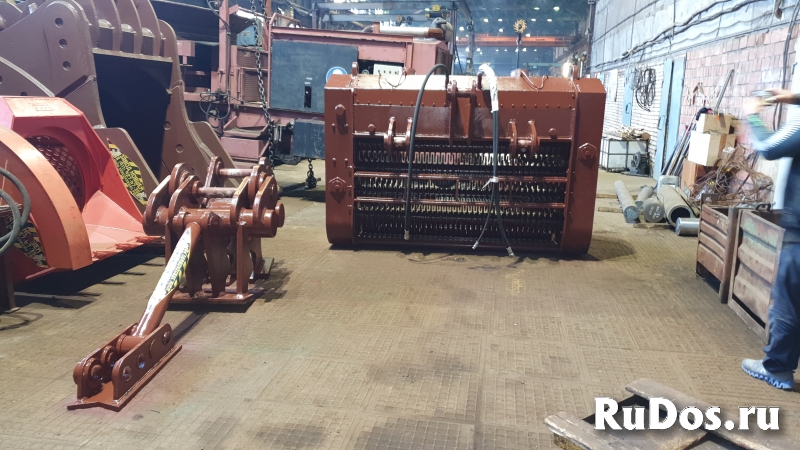 Для рыхлых материалов просеивающий ковш валковый фотка