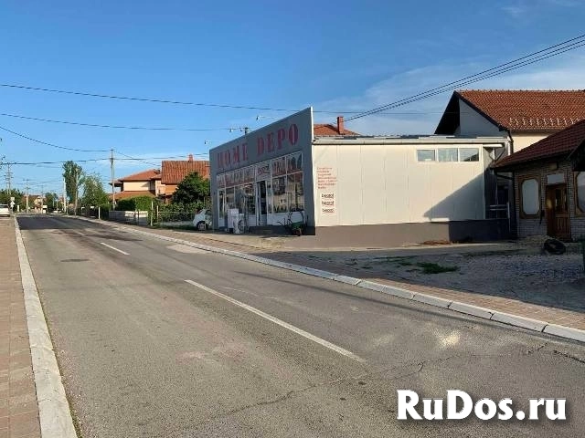 Коммерческое здание и дом фотка