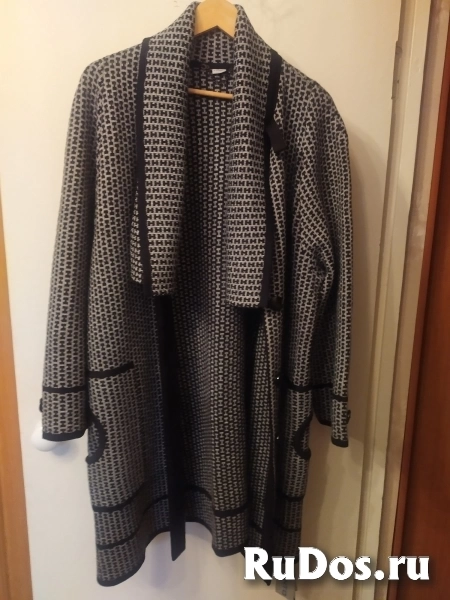 Продаю шерстяное женское пальто фото
