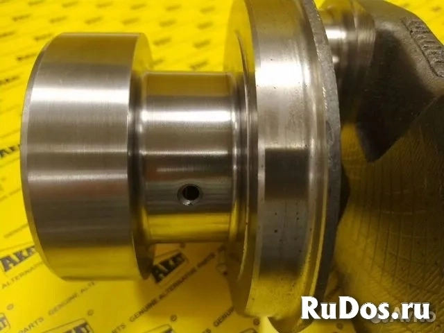 Коленчатый вал Komatsu YM123900-21000 фотка