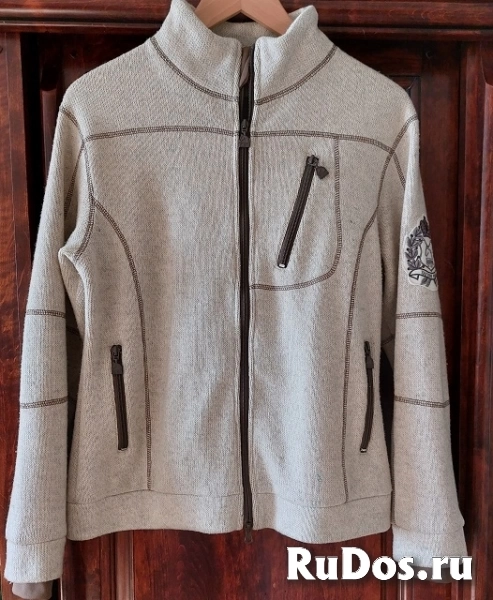 Куртка женская TATTINI (Италия) . Два боковых кармана на молнии и один на груди . Размер М . Для тех кто ведёт активный образ жизни изображение 4