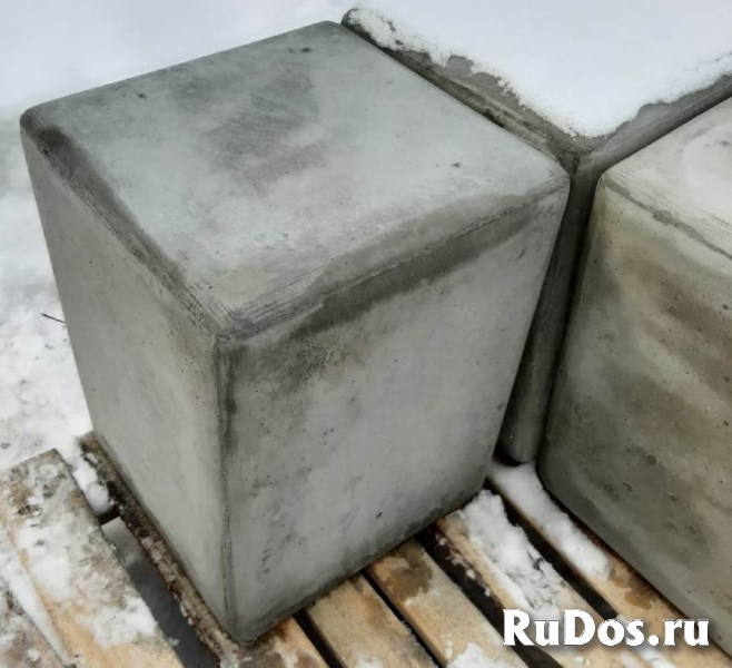 Бетонный столбик, l350xb350xh450 мм. (ограничитель парковки) изображение 3