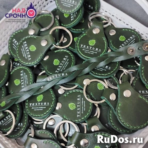 ВСЕ ВИДЫ ПОЛИГРАФИИ: ПРИНТЫ НА ФУТБОЛКИ • КРУЖКИ • СУВЕНИРЫ • ИЗГОТОВЛЕНИЕ ПЕЧАТЕЙ И ШТАМПОВ • ВИЗИТКИ • ЛИСТОВКИ И БАННЕРЫ изображение 5