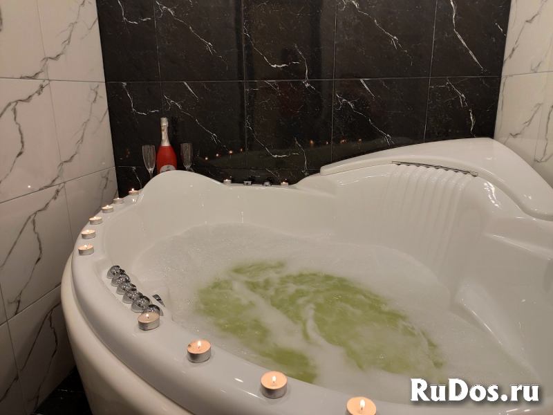 Посуточно дизайнерская студия с джакузи в центре города изображение 3