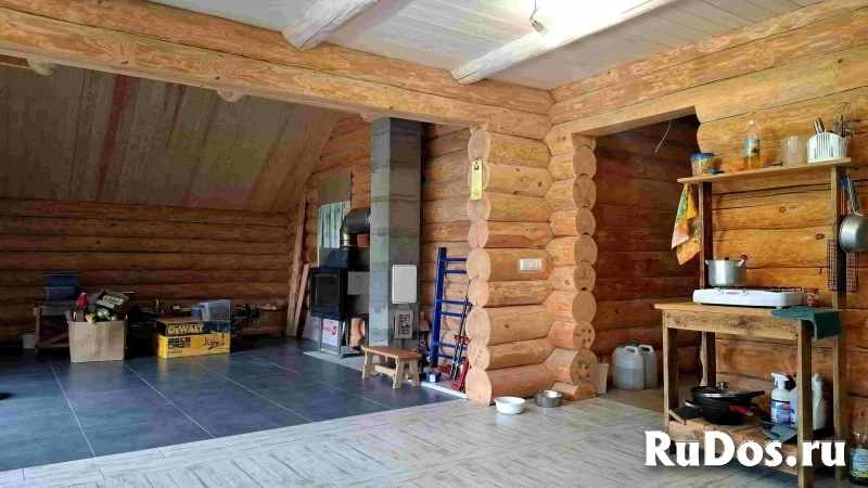 Бревенчатый дом с баней у лесного озера изображение 7