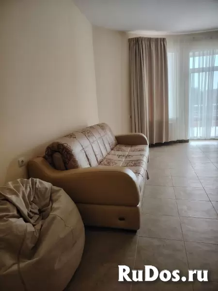 Апартаменты с кухней и балконом в коттеджном доме изображение 6