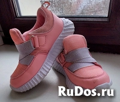 Текстильные кроссовки для девочки розового цвета. Размер 26. фото