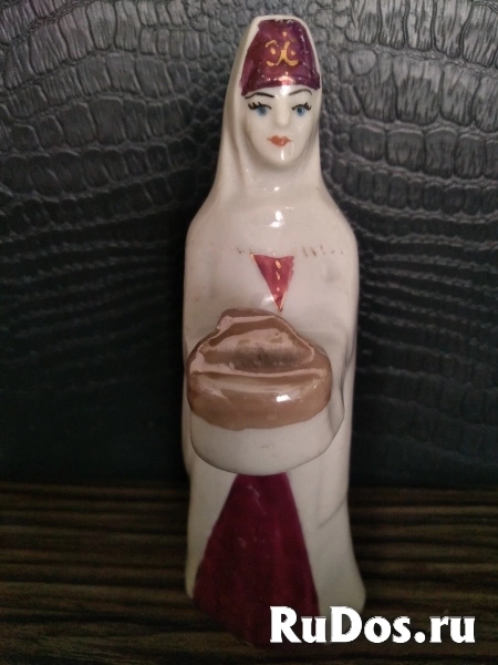 Редкая статуэтка «Девушка Армянка с караваем фото