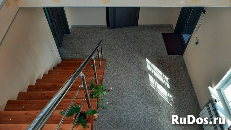 Новый жилой коттедж 200 кв.м. на высоком берегу реки в пригороде изображение 3