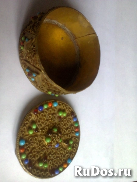 Шкатулка старинная филигранная латунная с бирюзовыми камнями фотка