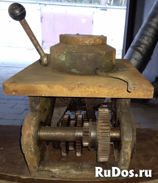 Коробка подач и коробка скоростей для инструментального широкоуни фотка