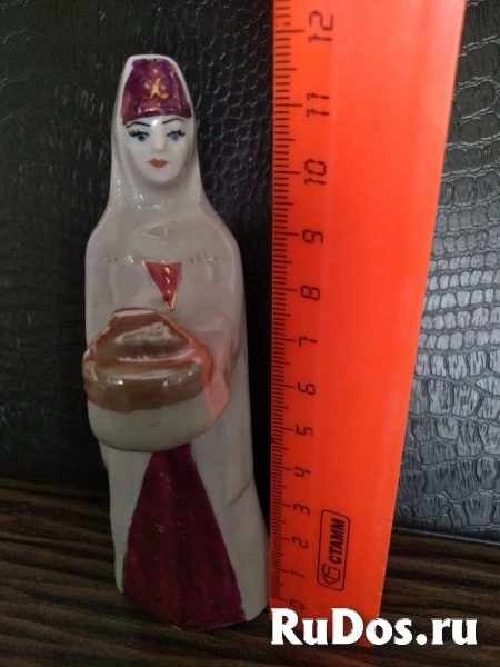 Редкая статуэтка «Девушка Армянка с караваем изображение 9