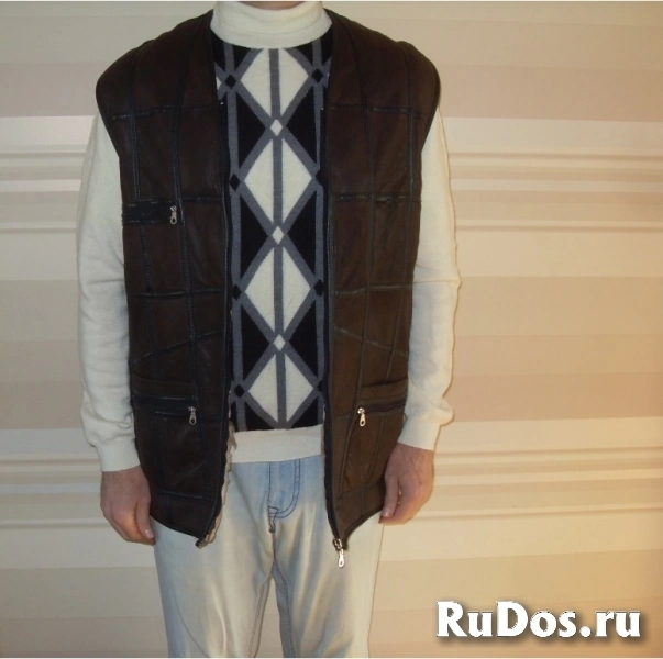 Жилет мужской кожаный на молнии. фотка