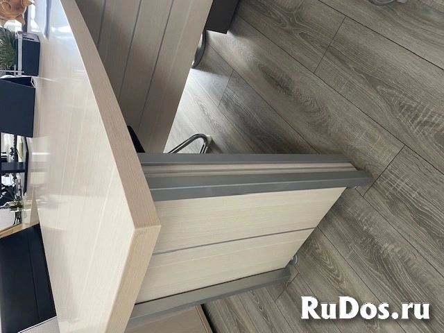 Стол руководителя V-118 и Тумба приставная с жалюзи V-412 изображение 7