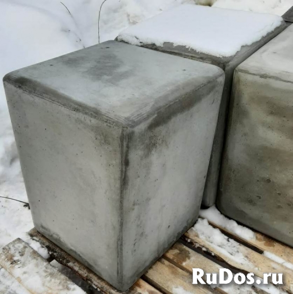 Бетонный столбик, l350xb350xh450 мм. (ограничитель парковки) фотка