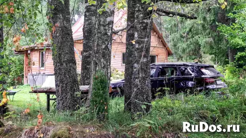 Добротный крепкий дом в лесу на хуторе изображение 11
