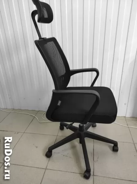 Офисное кресло изображение 10