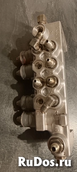 Клапан гидравлический Hitachi 4366960 изображение 3