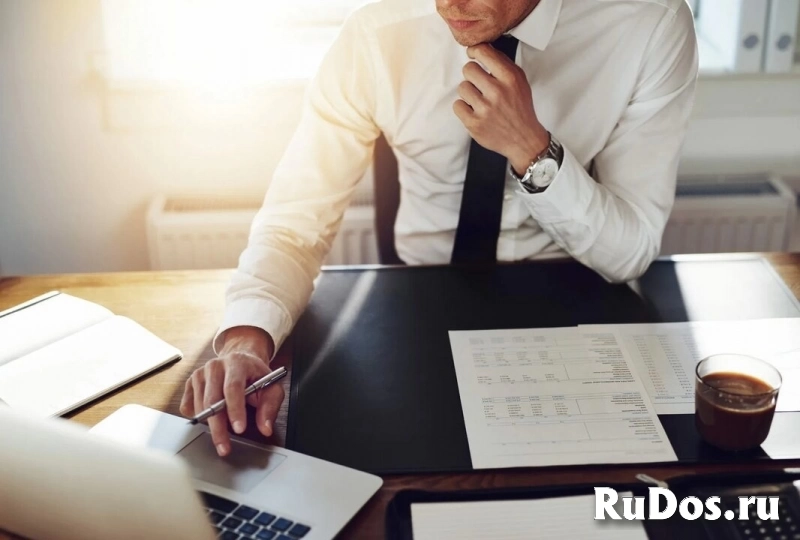 Нуждаюсь в молодом и грамотном специалисте фото