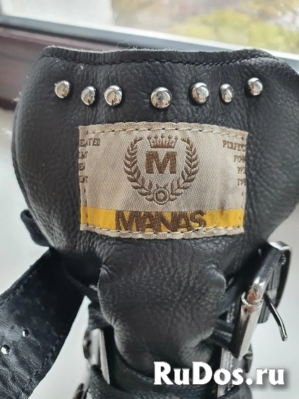 Высокие кроссовки MANAS (Италия), размер  указан 38 (но немного маломерят на пол размера),б.у. , но в хорошем состоянии. фотка