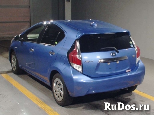 Хэтчбек гибрид Toyota Аква кузов NHP10 рестайлинг модификация S фотка