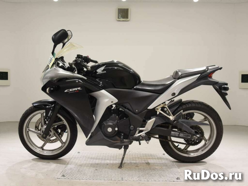 Мотоцикл спортбайк Honda CBR250R A рама MC41 модификация A спорт фотка