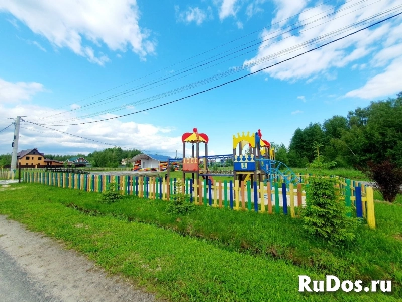 Участок ровной формы рядом с озером изображение 3