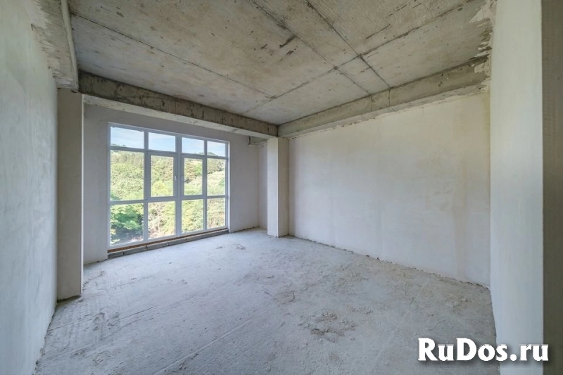 Студия с видом на море. фото