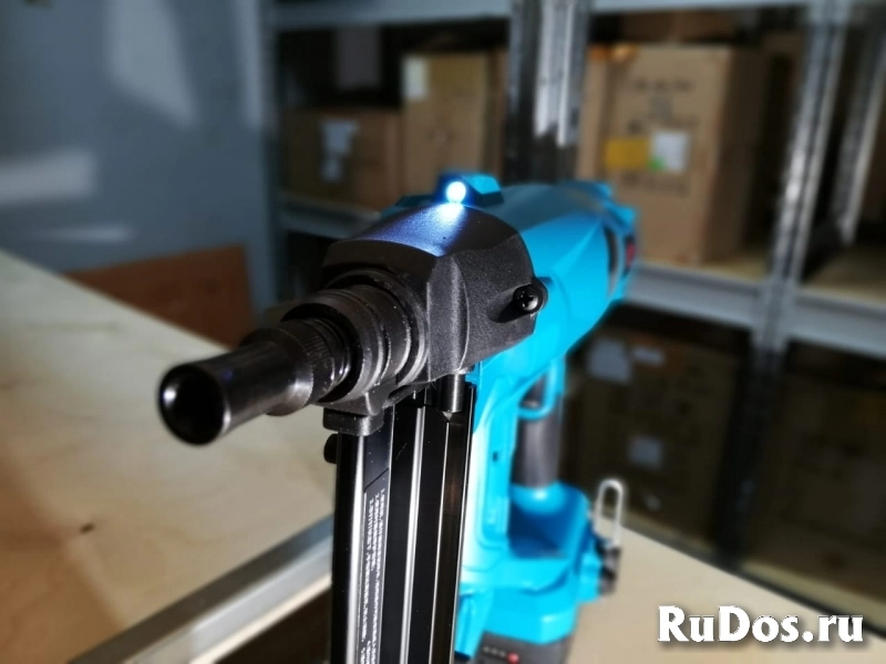 Аккумуляторный монтажный пистолет DCCN40A изображение 3