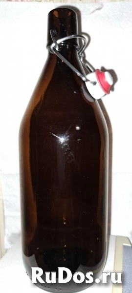 Бутылка темно-коричневая с бугельной пробкой фото