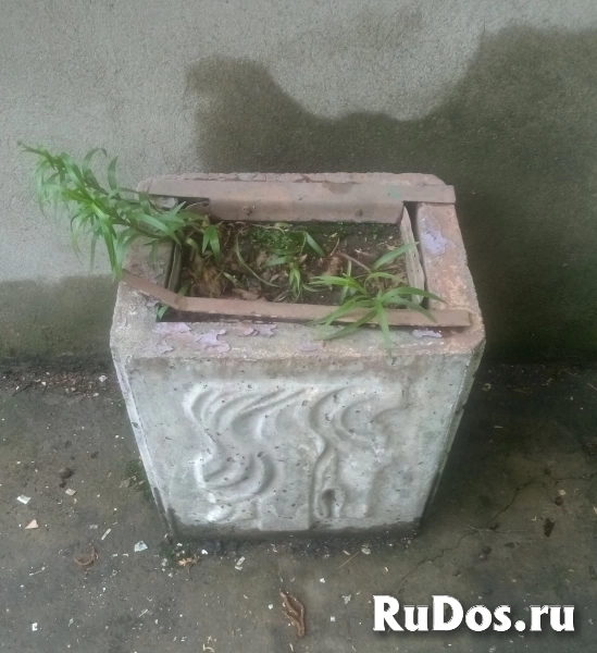 Вазон бетонный уличный прямоугольный фото