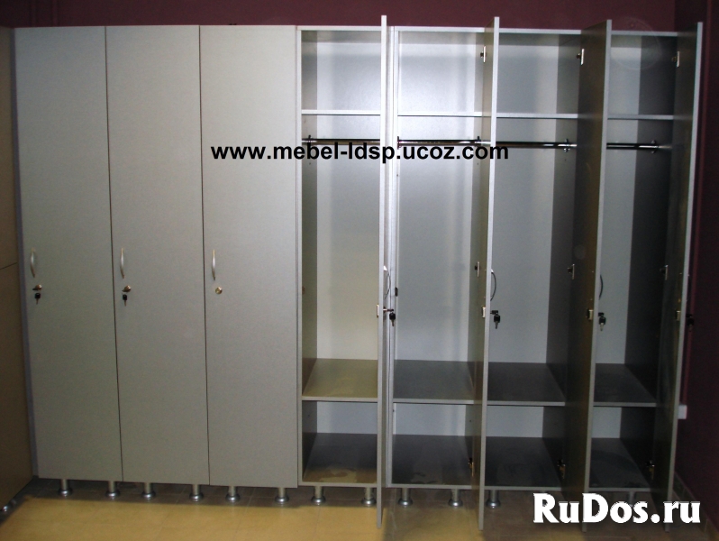 Шкафы для раздевалок, рабочих, фитнес залов, рабочих фото
