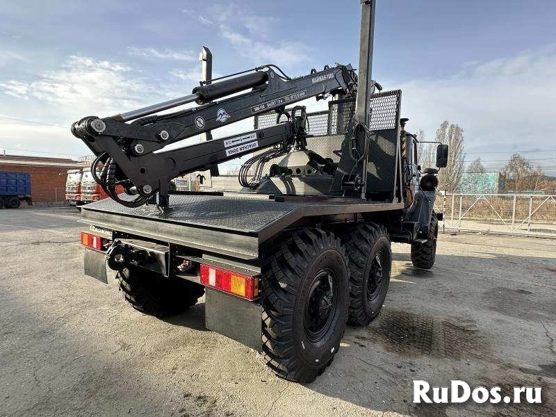 Лесовоз УРАЛ-5557 с новым манипулятором Майман 2026 — готов к работе изображение 3