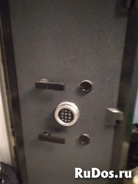 Вскрыть дверь заменить замок срочный выезд. фотка