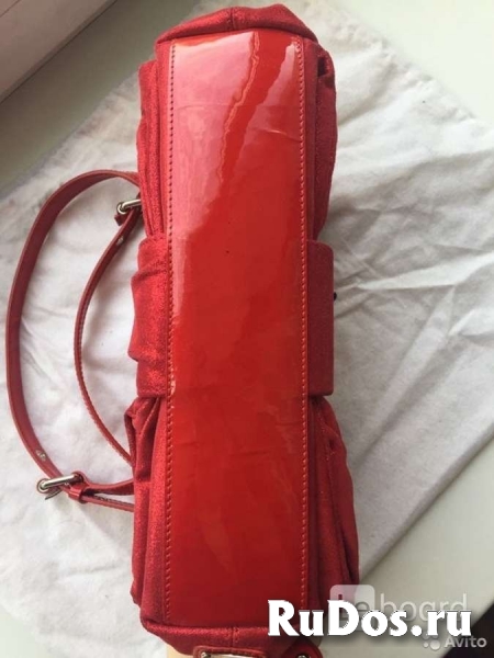 Сумка moschino италия красная замша натуральная лазерная лак кожа изображение 4