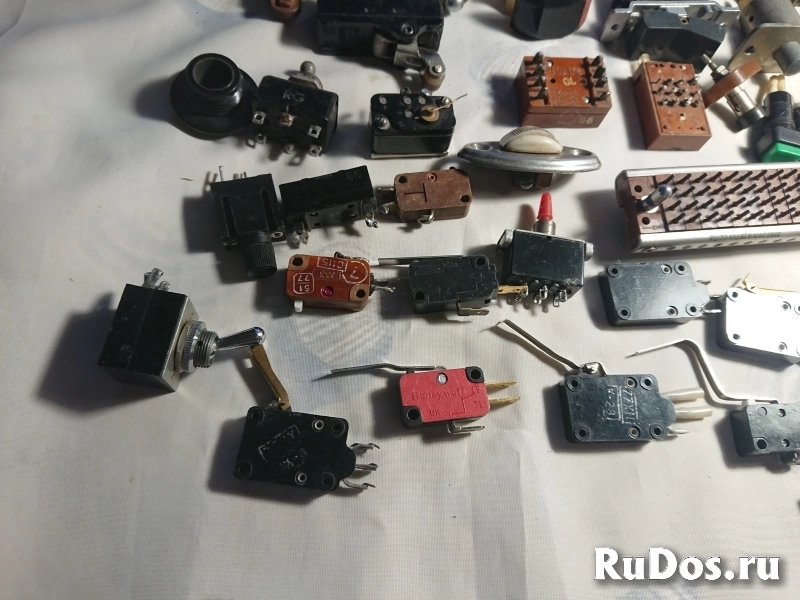 Радио комплектующие детали. изображение 11